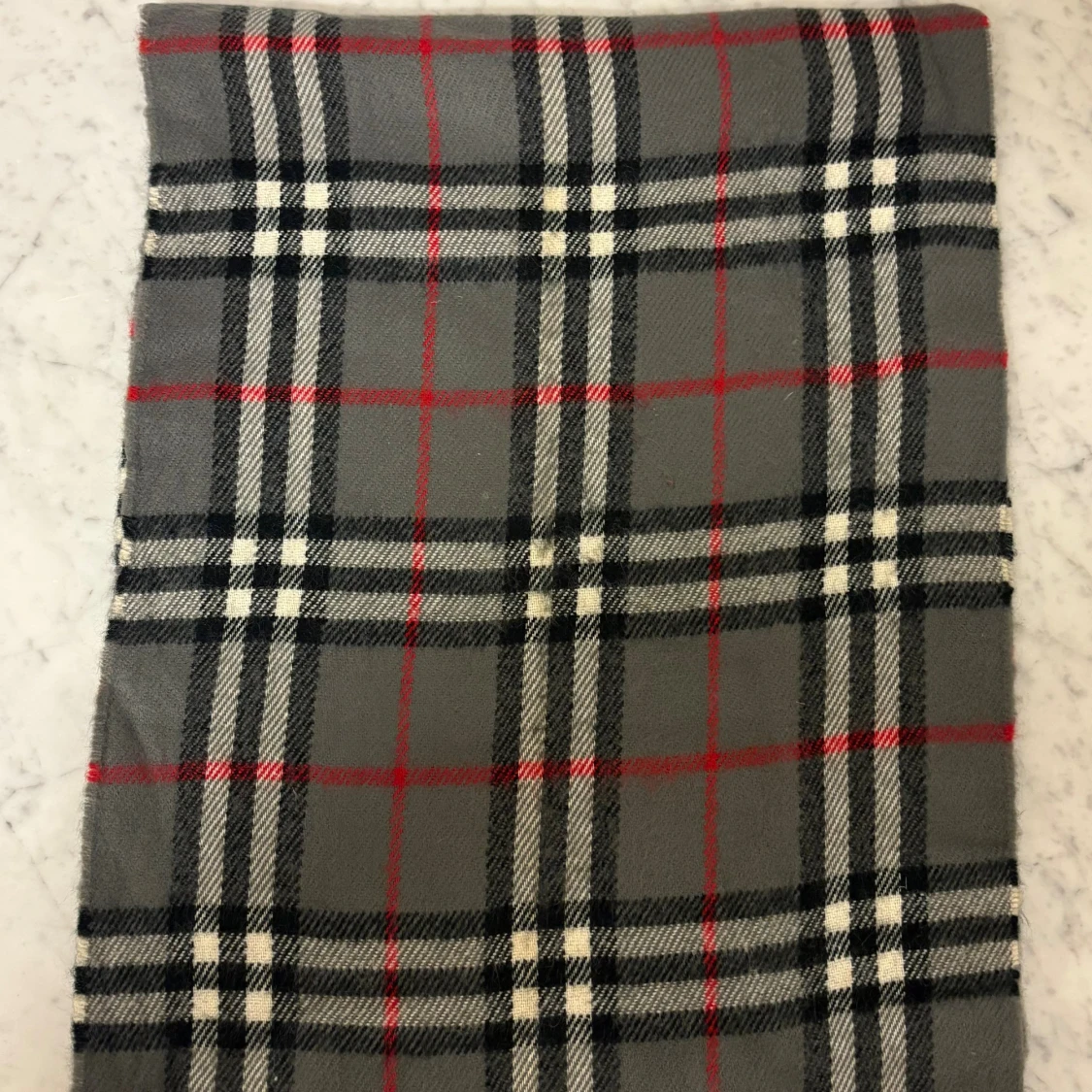 Rutig grå halsduk från Burberrys - 1