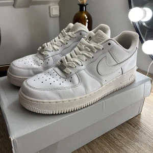 Nike Air force 1  - Sparsamt använda, Stl 40,5, sko kartongen medföljer