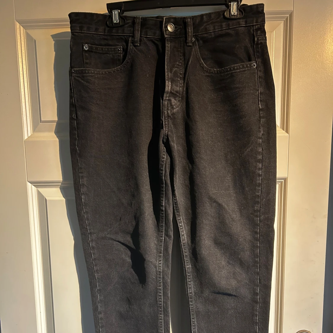 Gråa raka jeans från Zara - 1