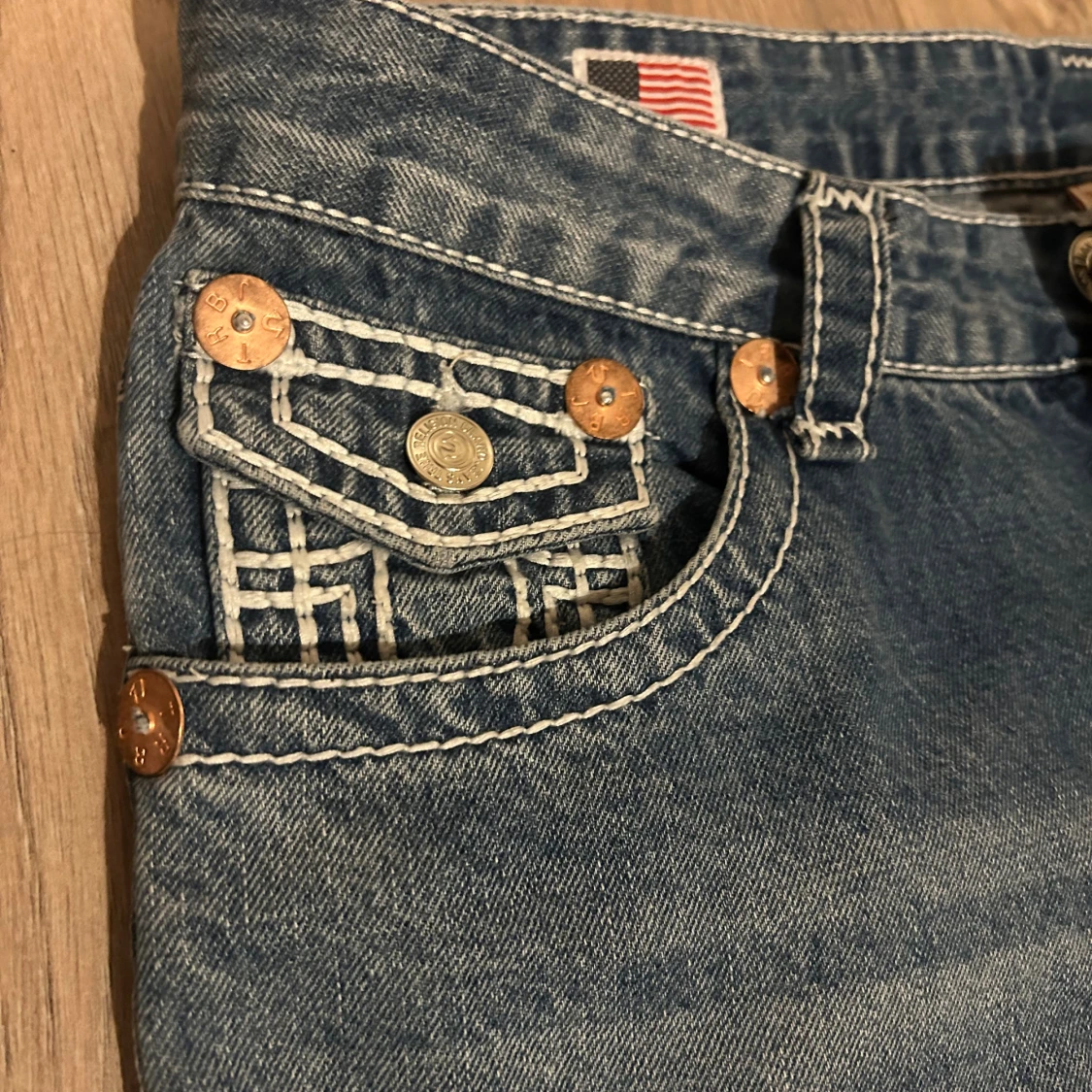 True Religion blå jeans med kontrastsömmar - 2