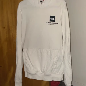 The North Face Hoodie - En Äkta The North Face. Hoodie. I väldigt bra skick. Storlek: S 