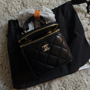 Cc Svart Vanity Väska  - Cc vanity väska, bra kvalitet. 