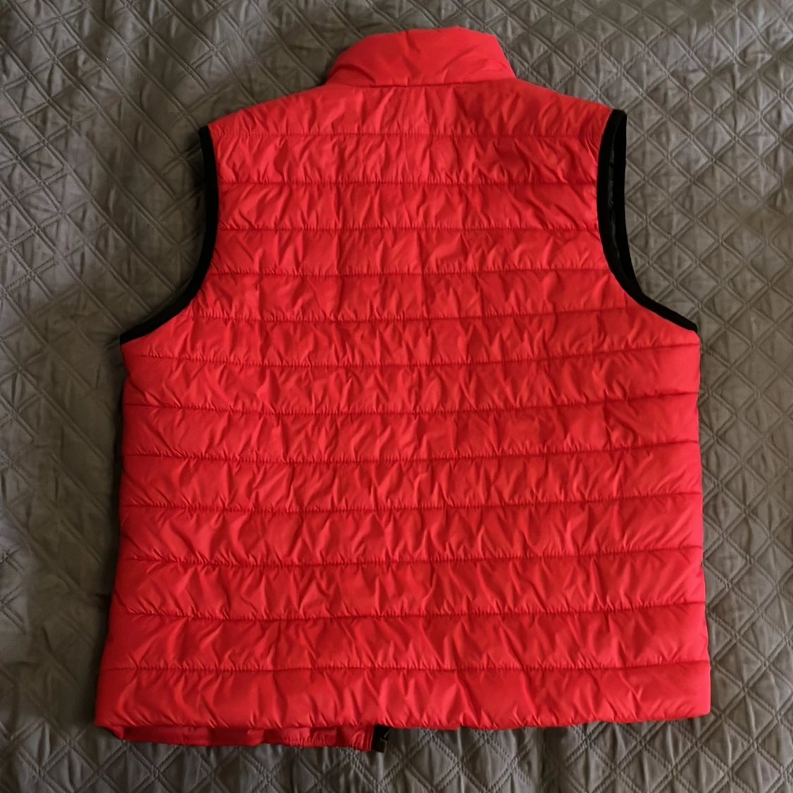 Röd dunväst från HUGO - 1