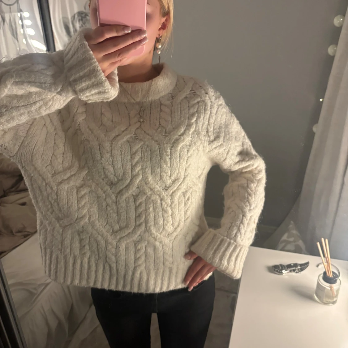 Vit/beige stickad tröja  - 2