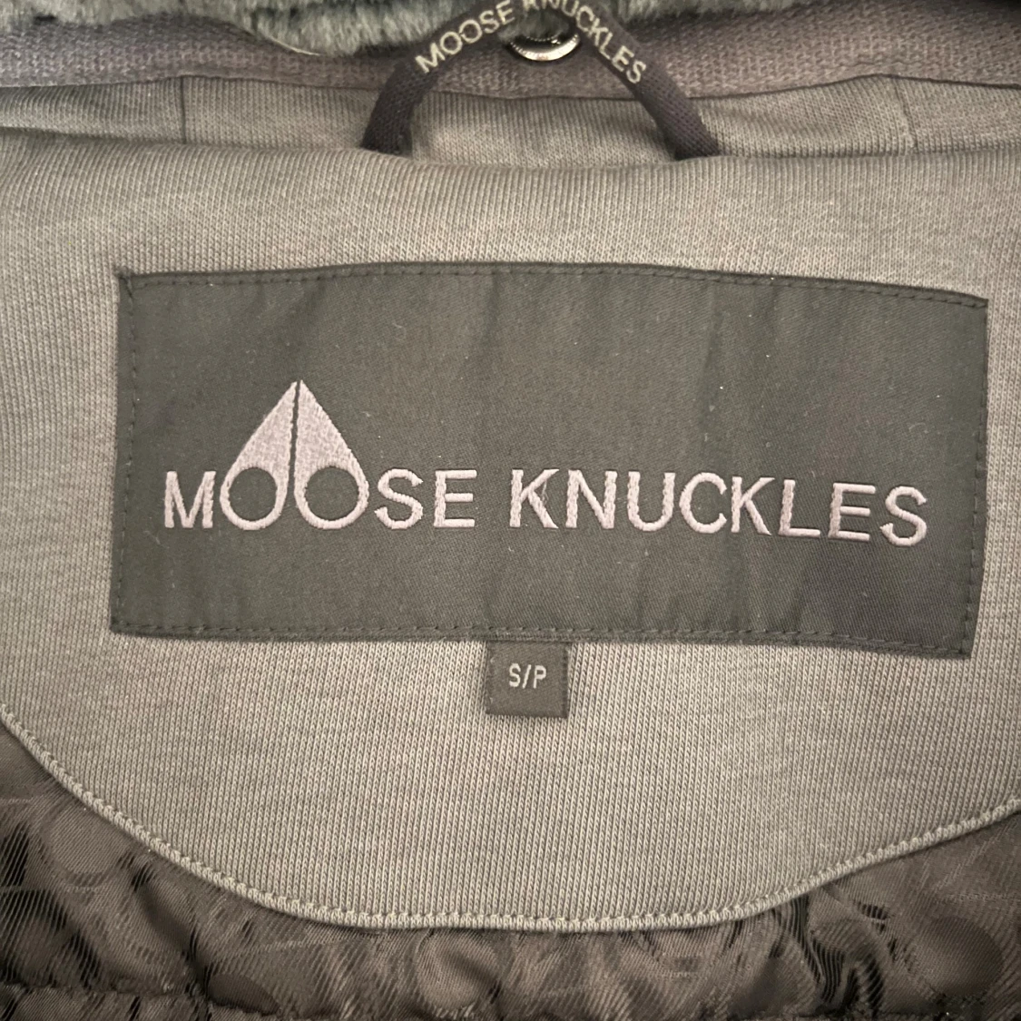 Mörkgrön jacka från Moose Knuckles - 1