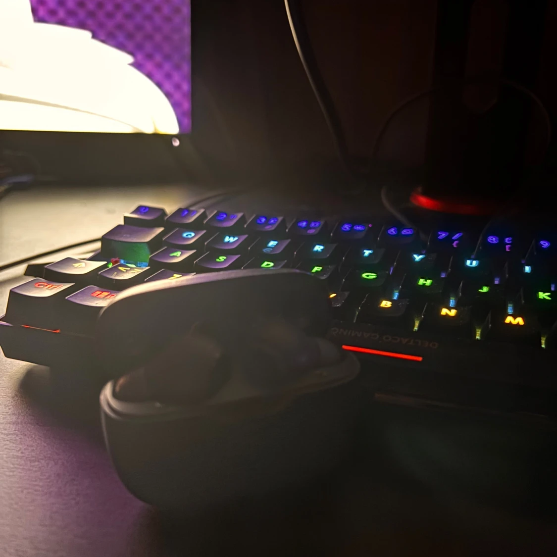 JBL trådlösa hörlurar med laddningsetui - 1