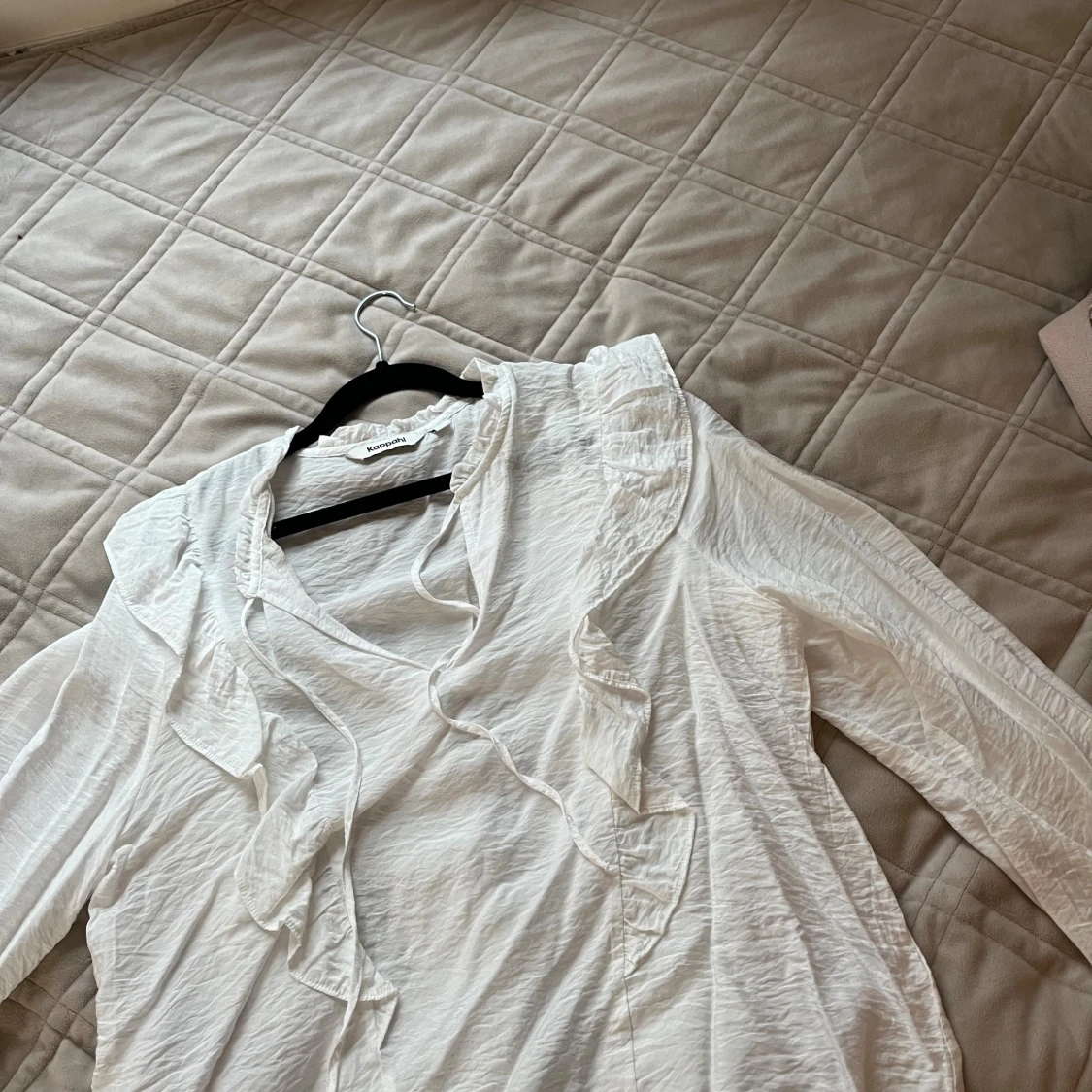 Vit volangblus från Kappahl - 2