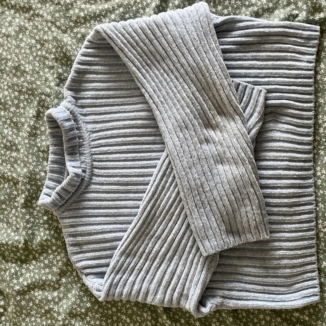 Ljusblå ribbad tröja från H&M Divided - 3