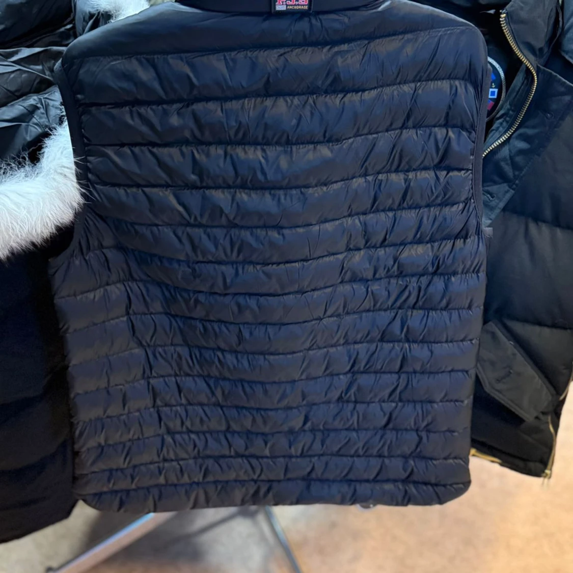 Svart dunväst från Parajumpers - 1