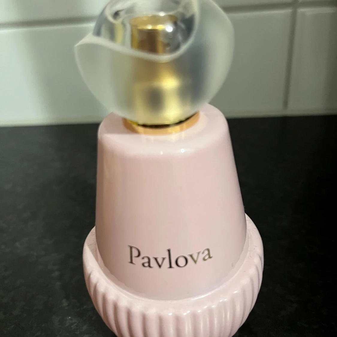 Pavlova parfym i unik flaska