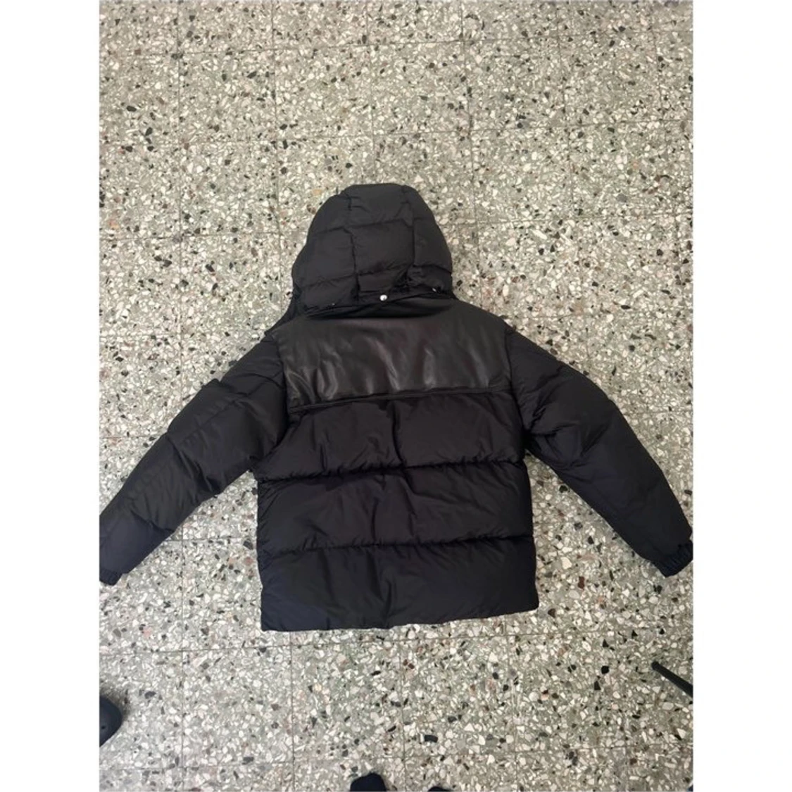 Svart Moncler pufferjacka med huva - 3