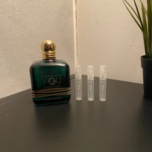 Stronger with you Sandalwood Edp (Middle East Exlusive) - Olika storlekar, 1ml 31kr, 2ml 56kr, 3ml 69kr