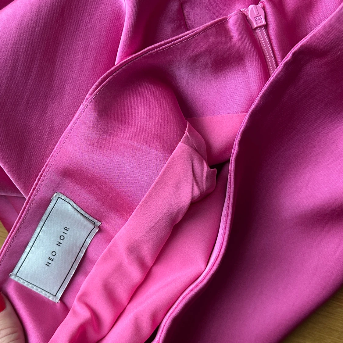 Kort satinkjol Neo Noir - 2