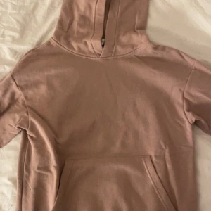Beige rosa hoodie från h&m - Säljer en beige/rosa hoodie från H&M 