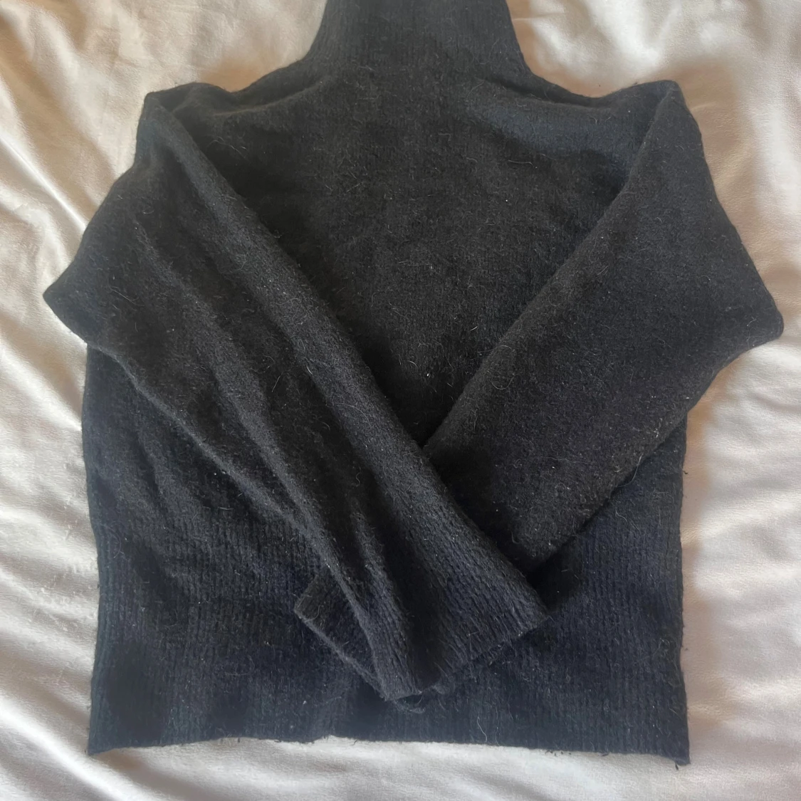 Svart stickad polotröja