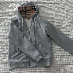 Burberry kofta - Strlk S men hade Passat M