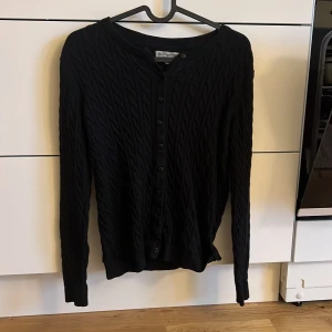 Svart kofta  - Svart kofta från Basic You i ekologisk bomull, storlek S. 