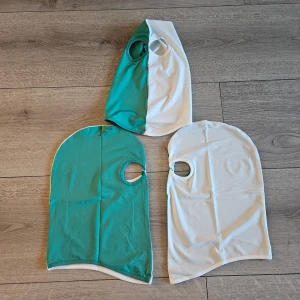 Grön/vit balaclava - Säljer 5 balaclavas i grön och vit. De har rundade hål för ögonen och är sydda i mjukt syntetmaterial. Perfekt för dig som vill sticka ut med en cool färgkombo och täcka hela ansiktet. Pris: 250kr - 1 stycken