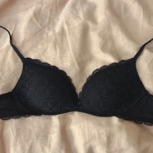 Intimissimi bh - Push up bh från intimissimi, säljer då den inte passar, aldrig använd, fick i present och passade inte men glömde returnera