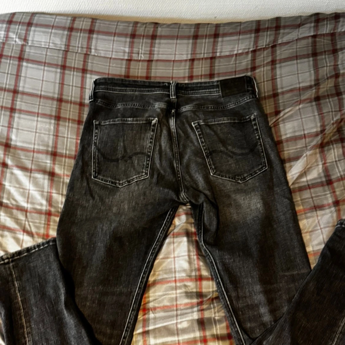 Svarta straight jeans från jack and Jones