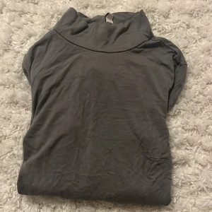 Långärmad topp - Långärmad topp med turtle neck🎀