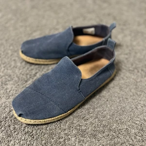 Blåa espadrilles  - Tja säljer nu ett par blåa espadrilles i storlek 42 för endast 699kr! Pris är ej hugget i sten, hör av er i dm vid funderingar 🙌