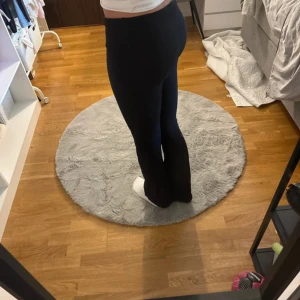 Nelly yoga pants  - Svarta yoga pants från Nelly i storlek s, jag är 170