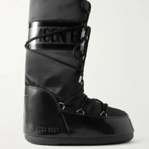 Moon Boots  - Svarta Moon Boot's 'Icon Glance'. Detta är strl 39/41, men är för stora för mig som har strl 38. Kan sälja men önskar att byta till samma modell och färg i strl 35/38.