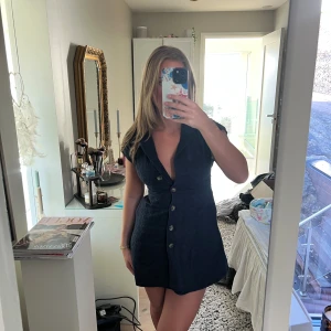 Klänning med brodyr  - Sååå snygg