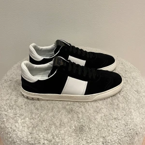 Valentino flycrew  - Skick: 9,9,/10 | 2 dustbags & valetino kort 