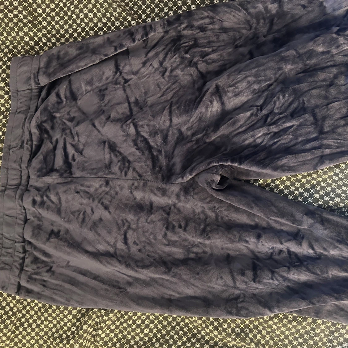 Mörkgrå mjukisbyxor från Gina Tricot - 2