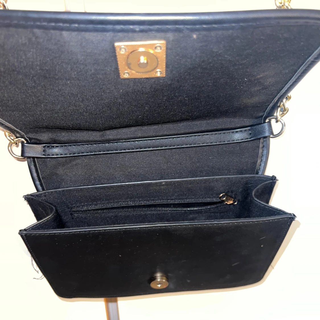 Svart axelväska med kedja och croco - 2