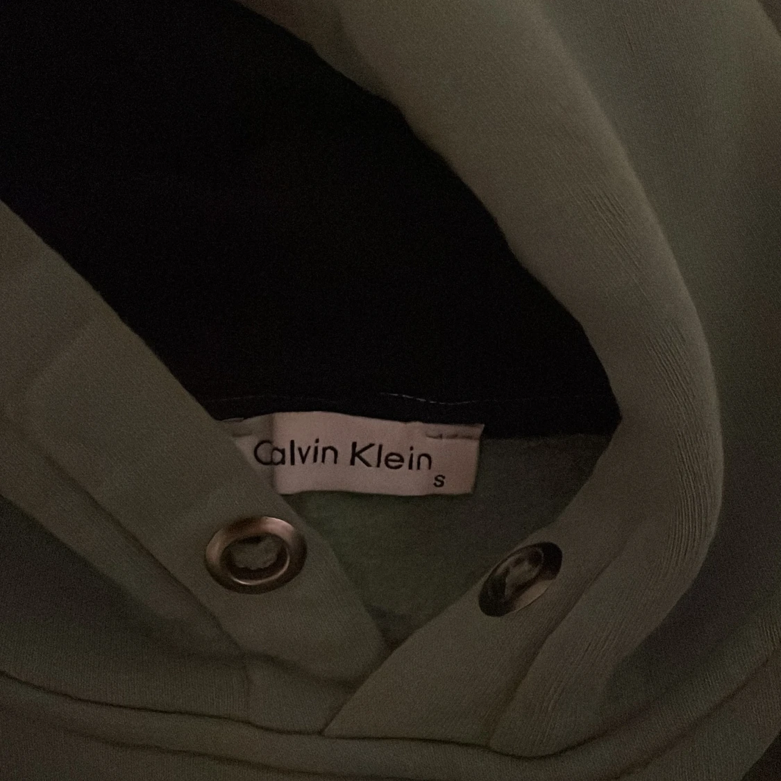 Grön Calvin Klein hoodie med CK-logga - 4