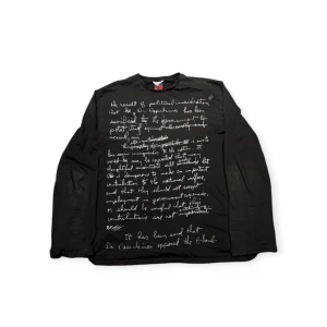 Shibuya Shirt - Riktigt fin wash kring axlarna🤞Mått: Längd: 70cm, Bredd: 54cm✅Kom DM vid fler frågor🙏