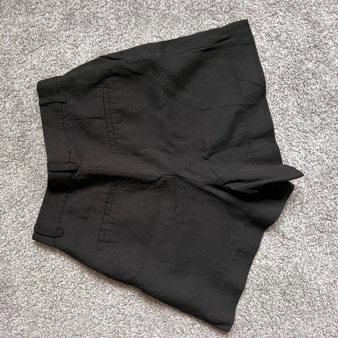 Svarta högmidjade shorts i linne - 1