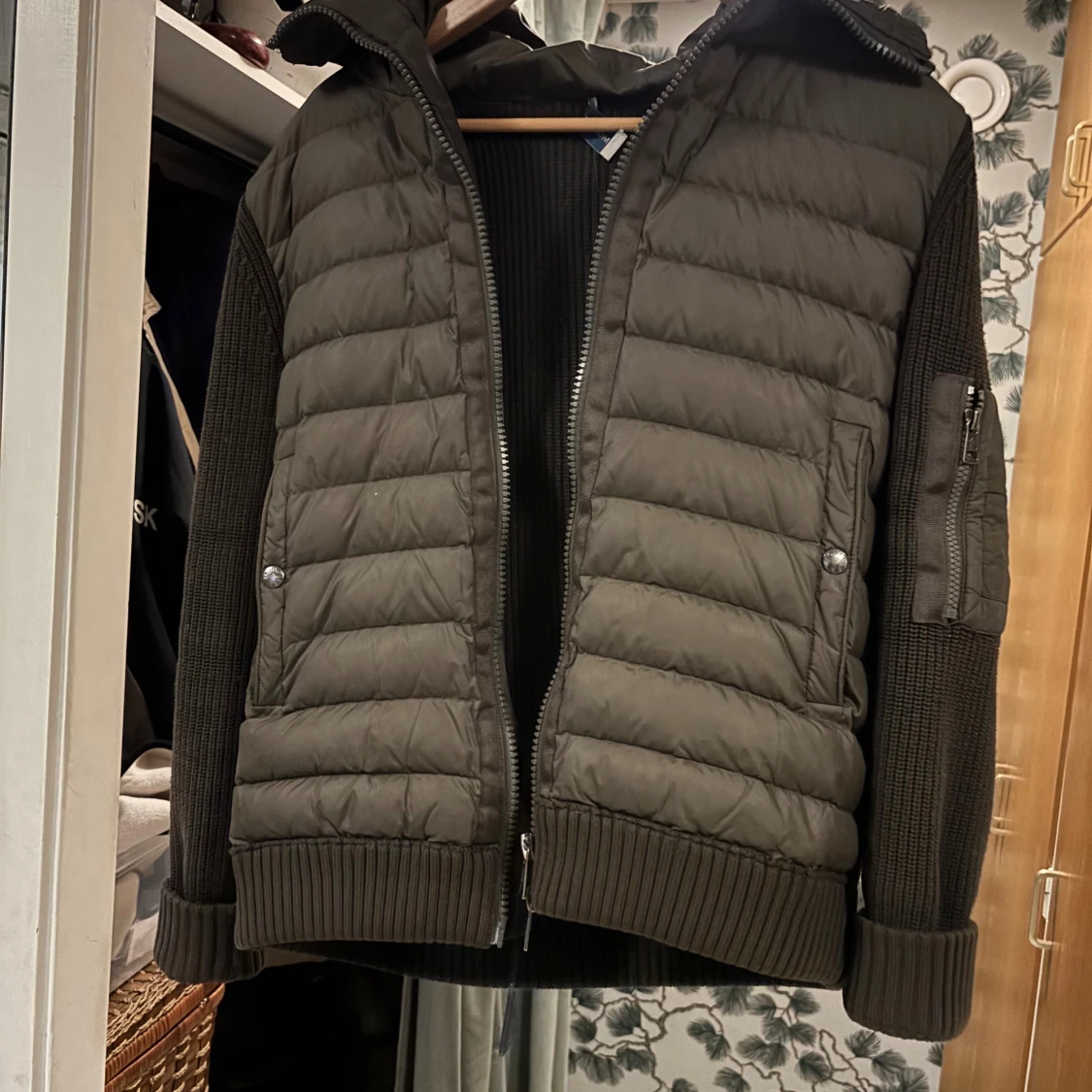 Mörkgrön Moncler pufferjacka med huva