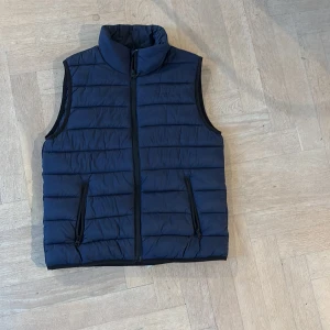 Väst från Kappahl  - Väldigt snygg inga defekter Presis som ny