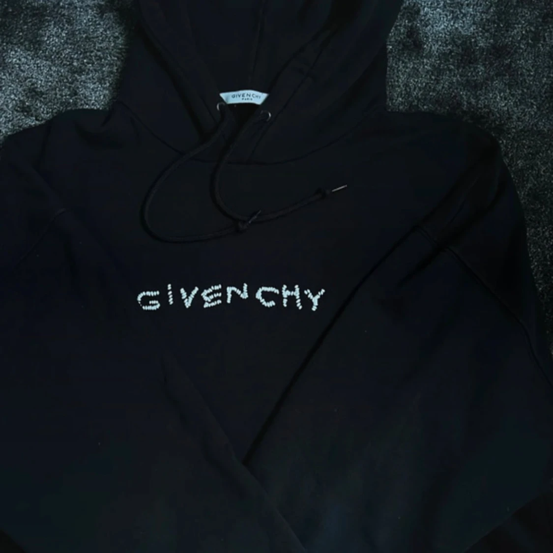 Svart Givenchy hoodie med pärlbroderi