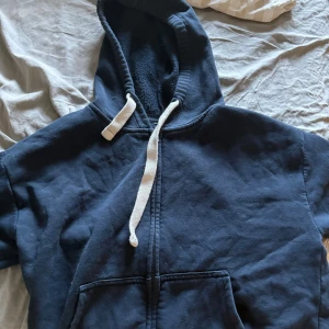 Hoodie från Gina  - Använd men fortfarande bra skick 