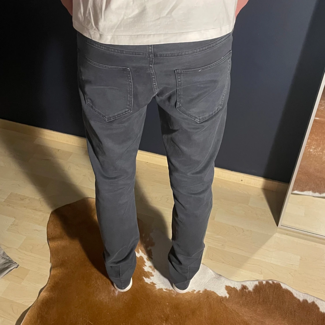Mörkgrå jeans - 1