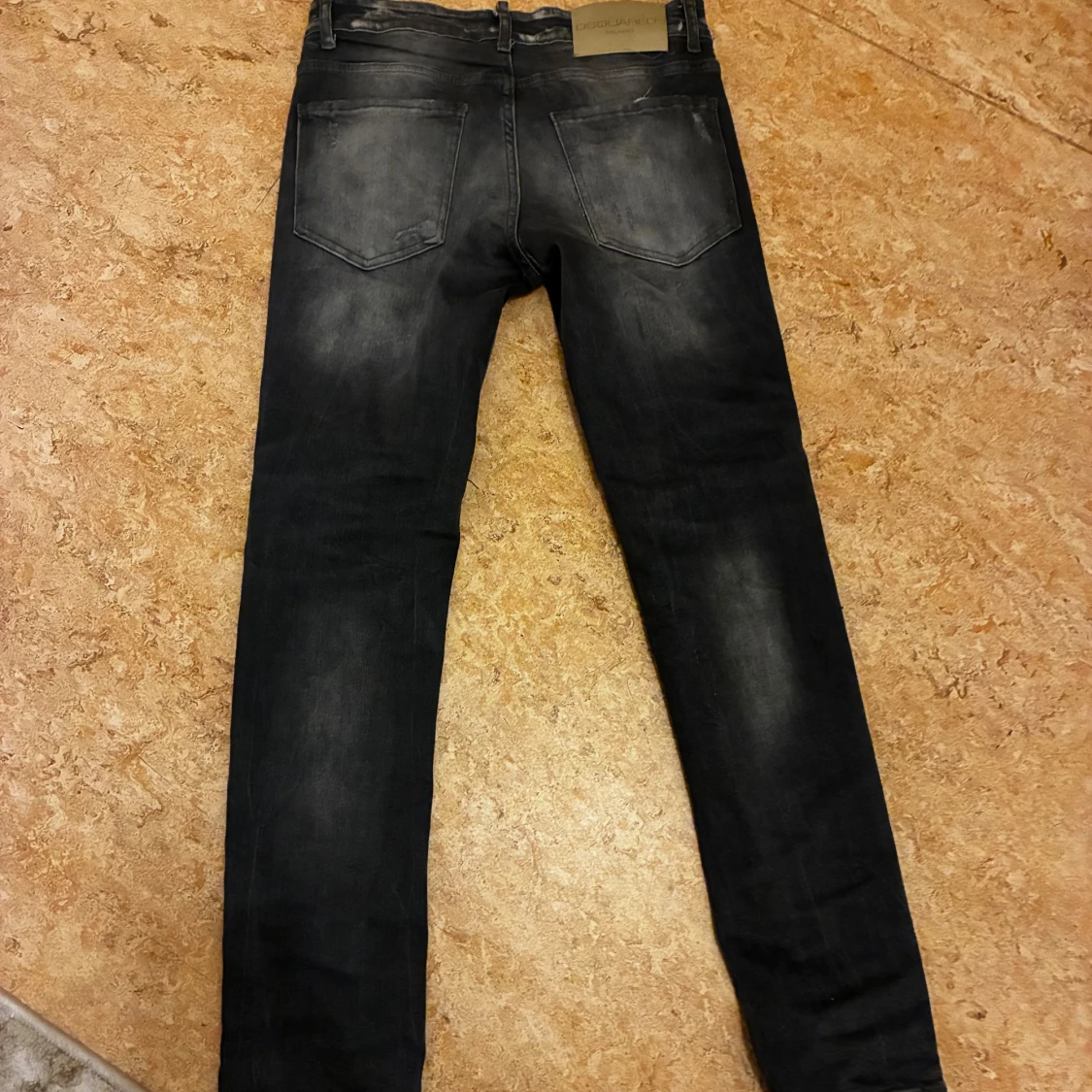 Svarta skinny jeans med slitningar - 1