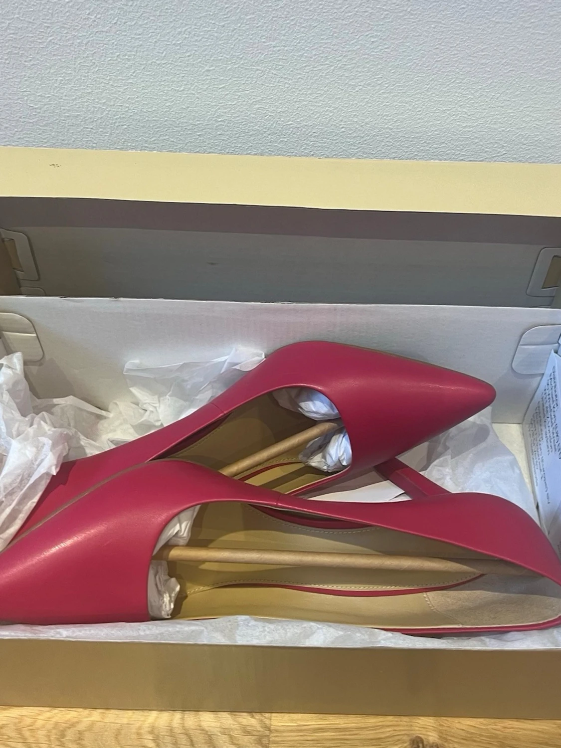 Rosa pumps med spetsig tå