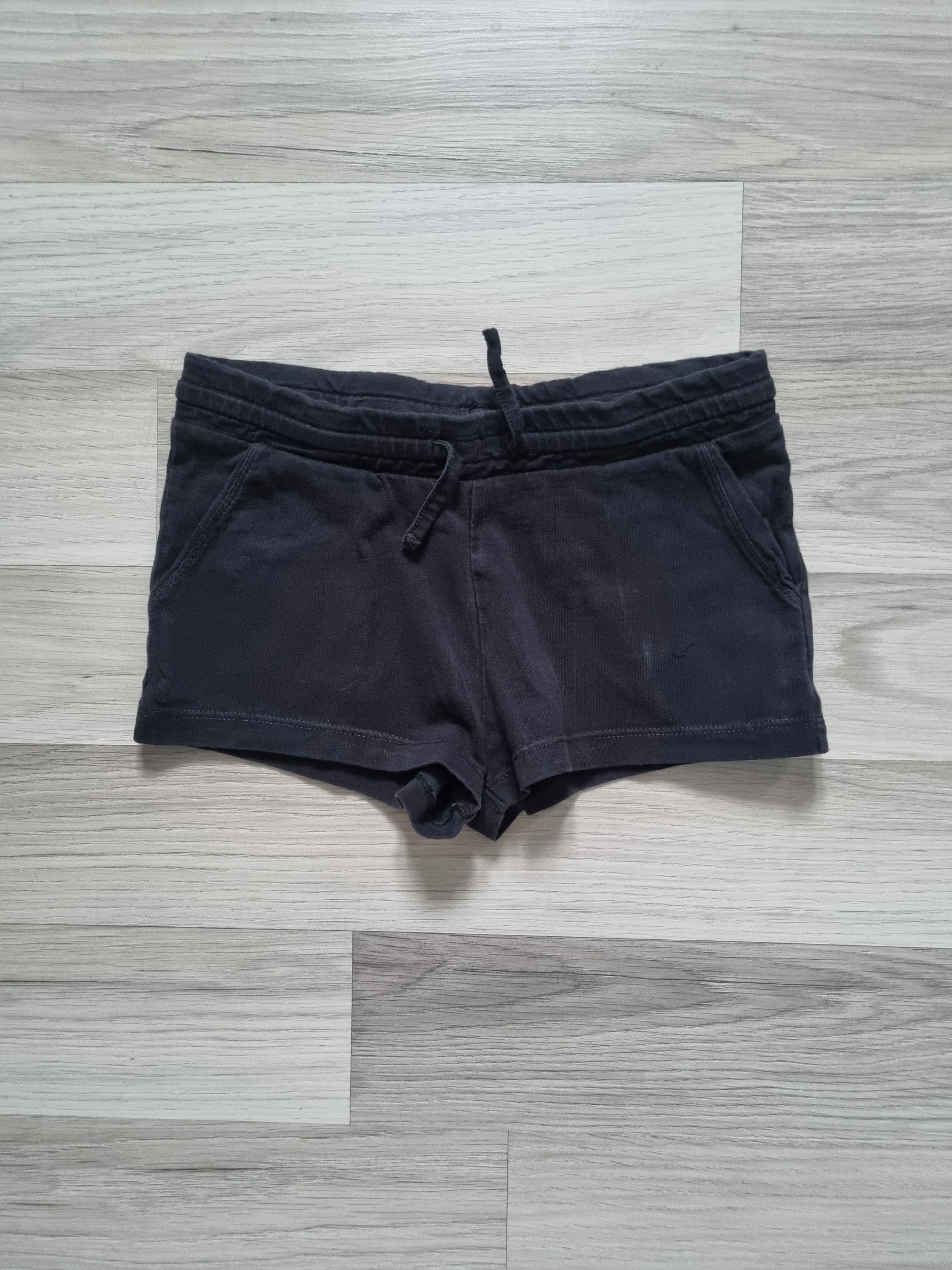 Svarta shorts med snörning