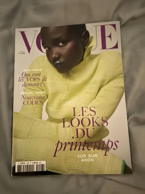 Vogue France April 2022 (Akon Changkou) - Säljer för 200, köper du alla tidningar jag har kan du få dem för 2000 eller 3 för 500<3