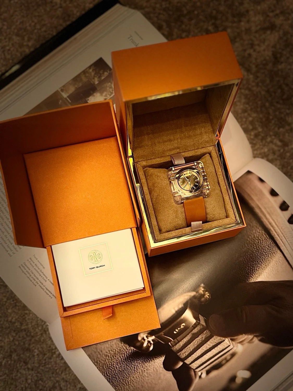 Tory Burch fyrkantig klocka i guld - 1