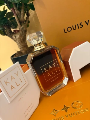 Kayali vanilla 28 - Hej säljer en 100 ml Kayali vanilla 28. 