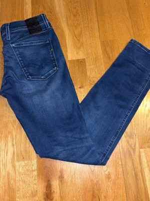 Replay jeans - Snygga replay i storlek W29. Hör av dig vid funderingar.