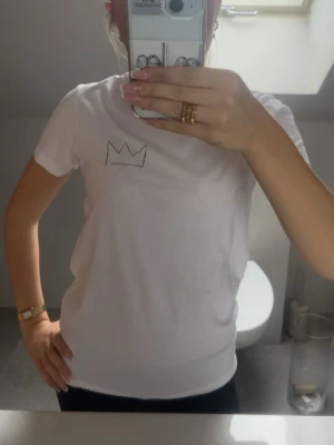 Hov1 merch  - Säljer min egen gjorda hov1 merch. Alla låtar och album är med förutom de sista som de släppte 💕