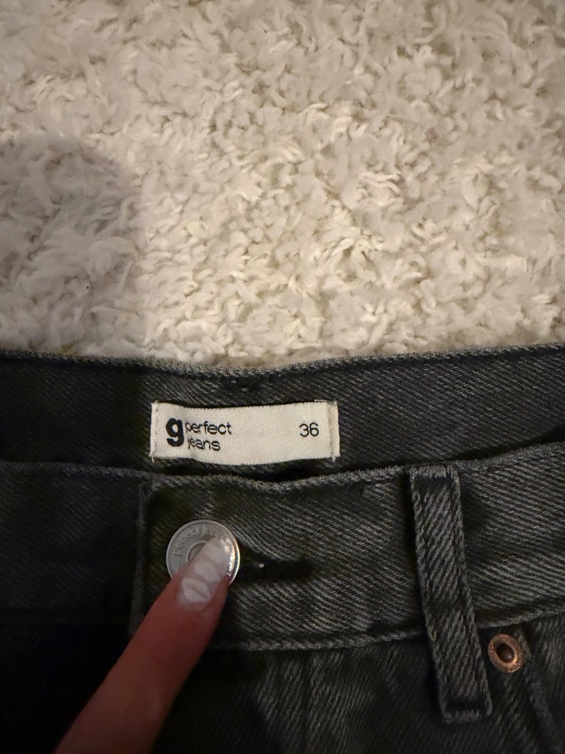 Ett par hemmagjorda svarta jeansshorts från Gina Tricot - 1