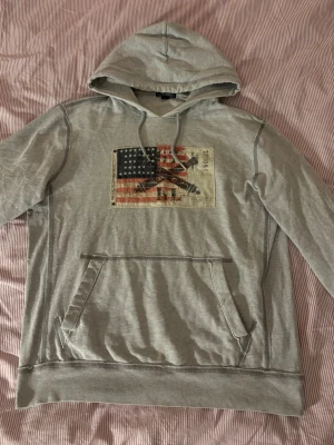 Ralph Lauren hoodie - Ovanlig Ralph lauren hoodie i mycket fint skick. Storlek large men passar som en medium enligt mig